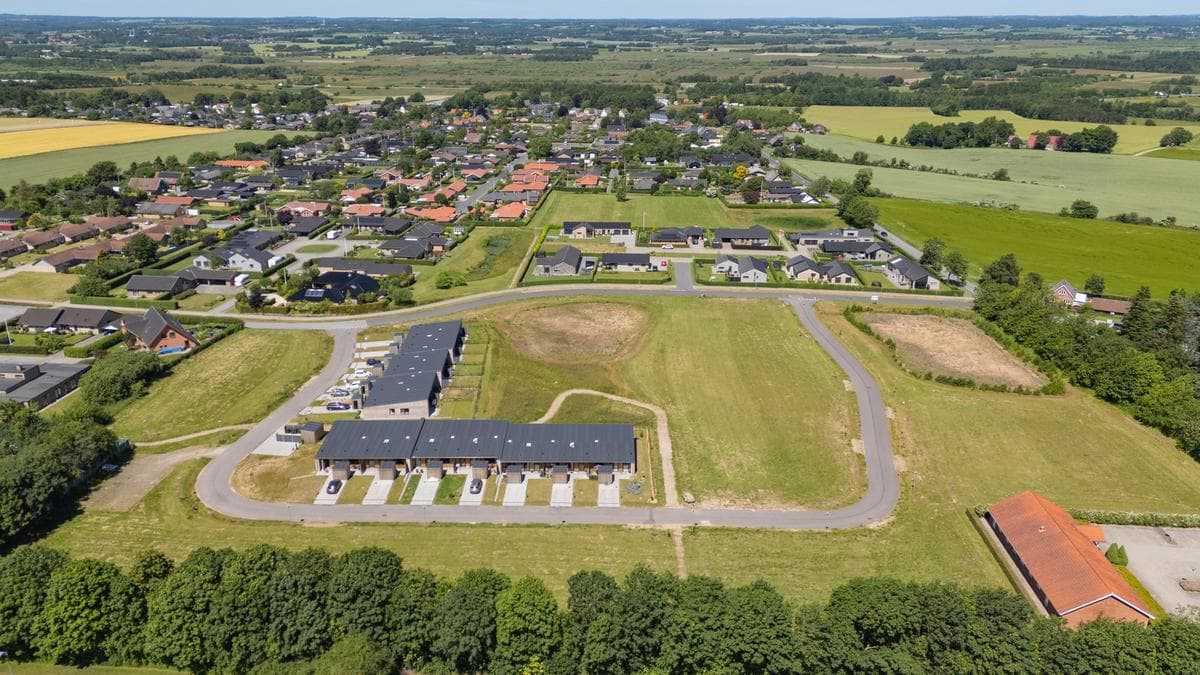 Dronefoto af byggegrunde på Guldagerparken i Ølholm