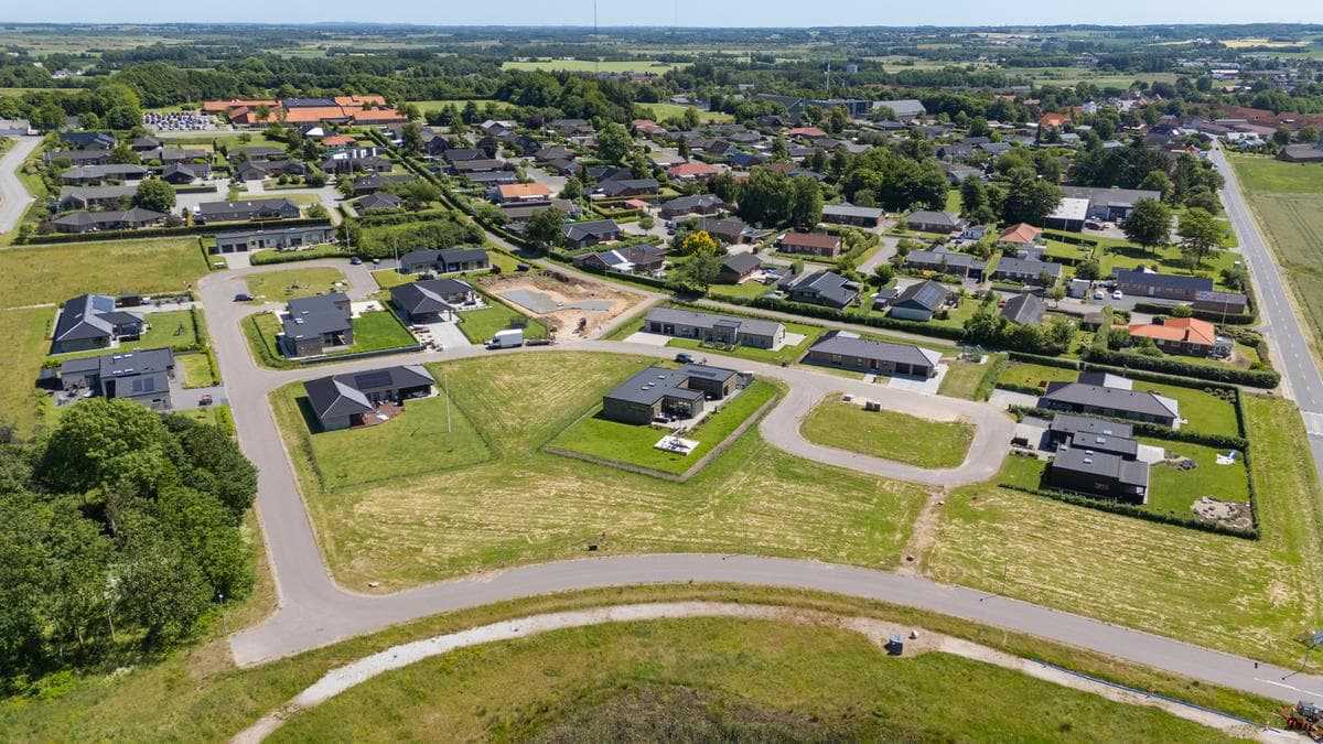 Dronefoto af byggegrunde på Follerupgårdvej i Tørring