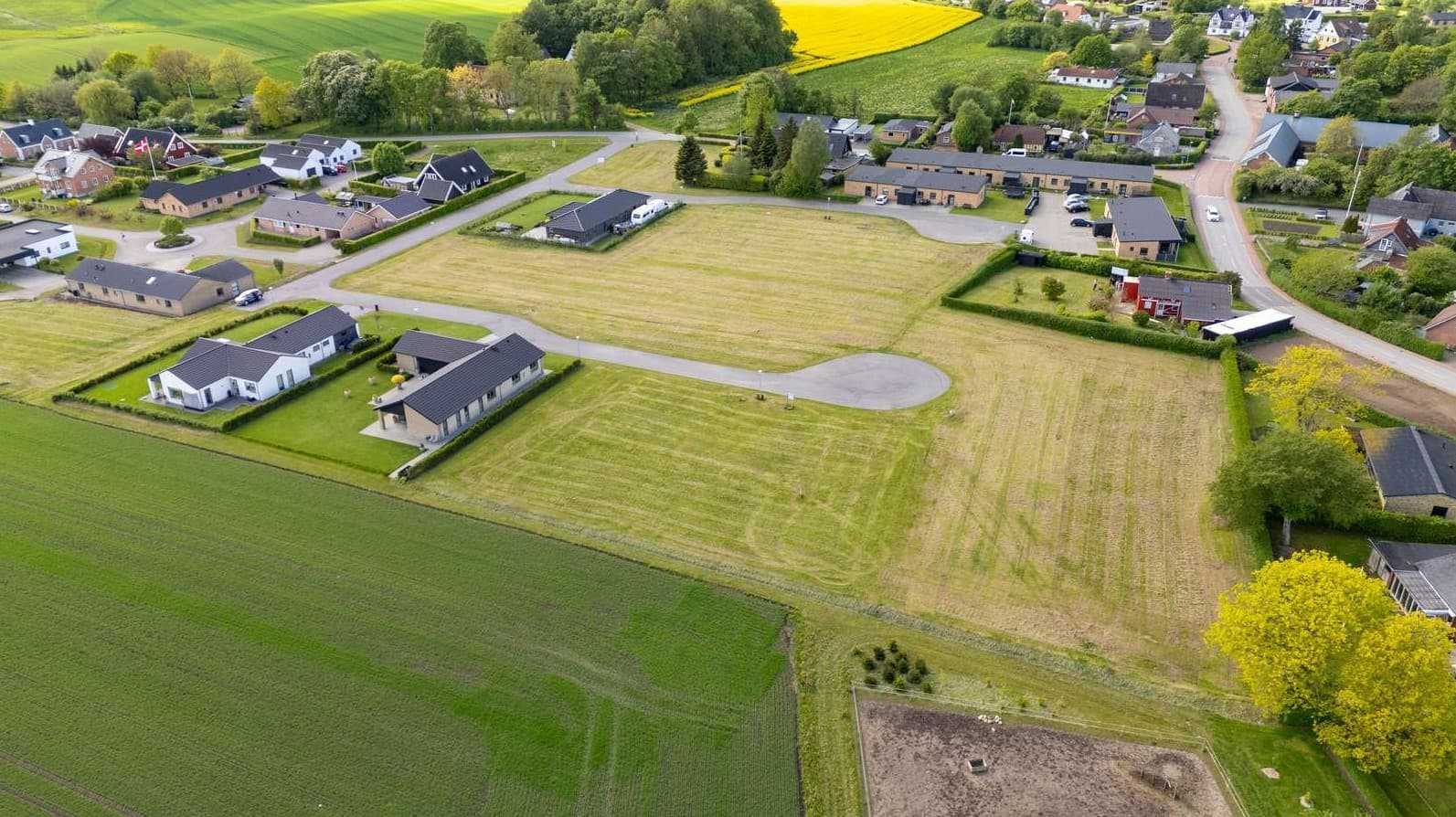 Dronefoto af byggegrunde på Skovhavegård i Stouby